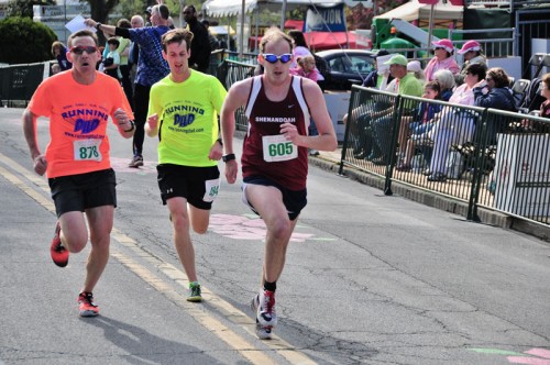 The final kick. Running Dad vs Running Dad.